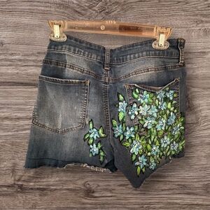 🎨 Authentic American Heritage Hand‑Painted Upcycled Jean Shorts 🎨